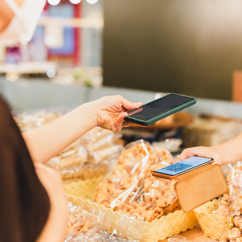 アプリでサスプラカードQRをスキャンするシーン